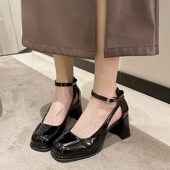 Высокие каблуки с квадратным носком, новинка лета 2023, однолинейная пряжка в сказочном стиле с мелким отверстием, толстые каблуки Mary Jane для девочек-одиночек