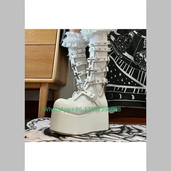 Женские кроссовки с высоким берцем на танкетке и платформе, белые сапоги с перекрещенными коленями из искусственной кожи с металлическим узором, размер обуви 46, полые ботинки в стиле панк