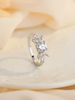 Женское кольцо из серебра 925 пробы, инкрустированное клевером и цирконием круглой формы, в изысканном стиле для вечеринок
