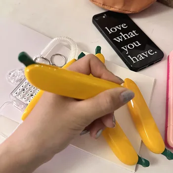 Креативная имитация банановой шариковой ручки Милые канцелярские принадлежности Пластиковая имитация Банановой игрушки Портативная мультяшная шариковая ручка для студентов